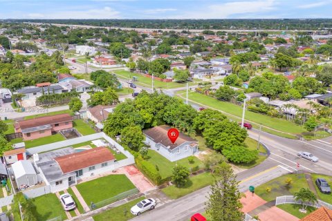 Villa ou maison à vendre à Miami, Floride: 3 chambres, 109.16 m2 № 1390017 - photo 8