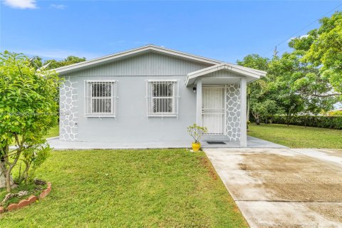 Villa ou maison à vendre à Miami, Floride: 3 chambres, 109.16 m2 № 1390017 - photo 4