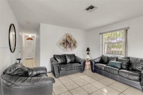 Casa en venta en Miami, Florida, 3 dormitorios, 109.16 m2 № 1390017 - foto 16