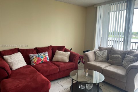 Condo in Miramar, Florida, 2 bedrooms  № 1389926 - photo 2