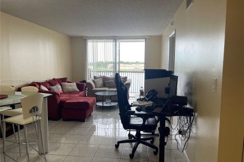 Condo in Miramar, Florida, 2 bedrooms  № 1389926 - photo 3