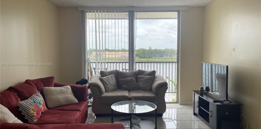 Condo in Miramar, Florida, 2 bedrooms  № 1389926