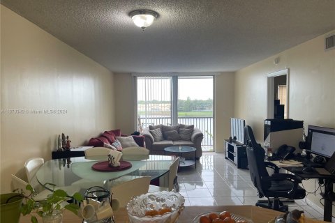 Condo in Miramar, Florida, 2 bedrooms  № 1389926 - photo 5