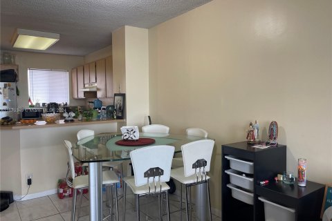 Condo in Miramar, Florida, 2 bedrooms  № 1389926 - photo 4