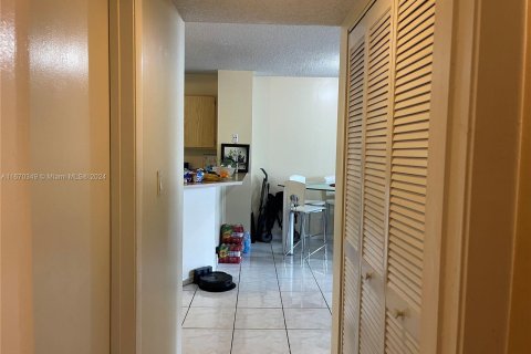 Condo in Miramar, Florida, 2 bedrooms  № 1389926 - photo 22