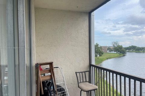 Condo in Miramar, Florida, 2 bedrooms  № 1389926 - photo 23