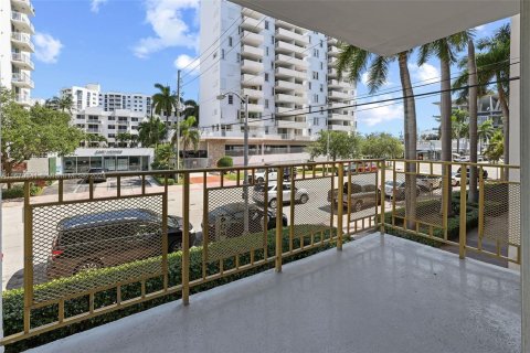 Condo in Miami Beach, Florida, 1 bedroom  № 1389925 - photo 12