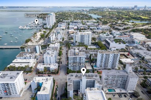 Condo in Miami Beach, Florida, 1 bedroom  № 1389925 - photo 21