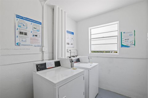 Condo in Miami Beach, Florida, 1 bedroom  № 1389925 - photo 17