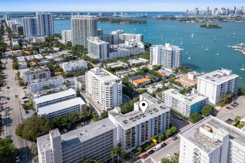 Condo in Miami Beach, Florida, 1 bedroom  № 1389925 - photo 20