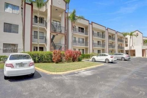 Copropriété à vendre à Tamarac, Floride: 2 chambres, 114.08 m2 № 1389974 - photo 3