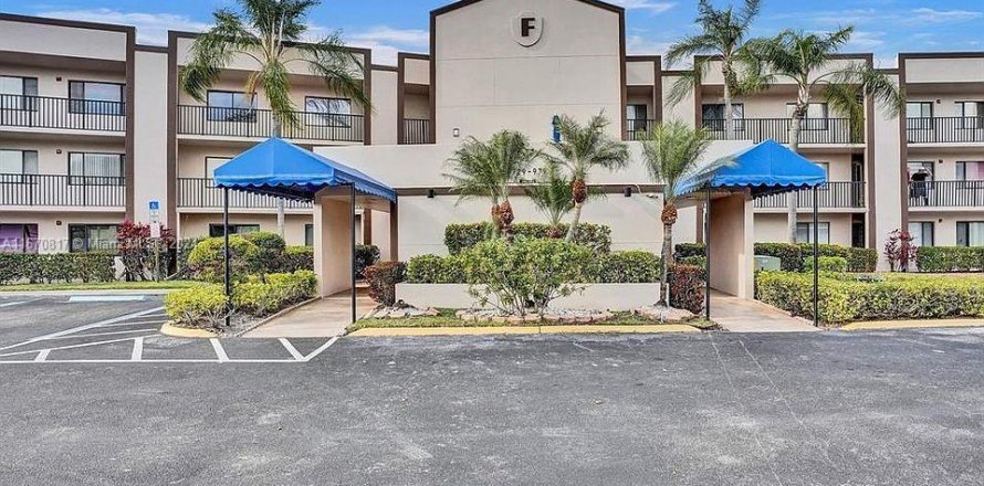 Condominio en Tamarac, Florida, 2 dormitorios  № 1389974