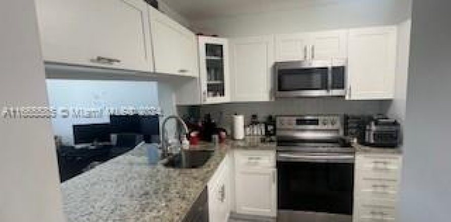 Condominio en Miami, Florida, 2 dormitorios  № 1383510