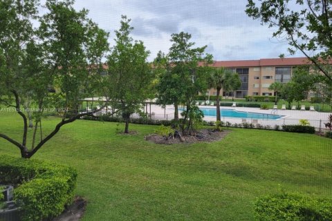 Condo in Pembroke Pines, Florida, 1 bedroom  № 1362371 - photo 15