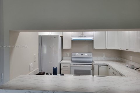 Condo in Pembroke Pines, Florida, 1 bedroom  № 1362371 - photo 5