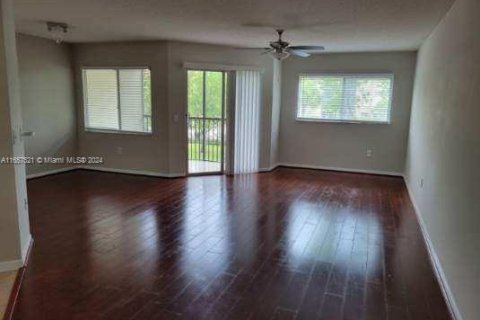 Condo in Pembroke Pines, Florida, 1 bedroom  № 1362371 - photo 12