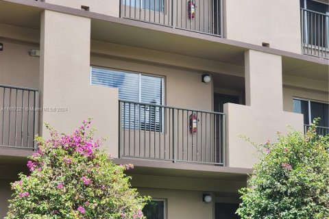 Condo in Pembroke Pines, Florida, 1 bedroom  № 1362371 - photo 17