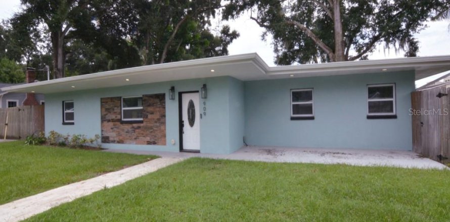 House in Tampa, Florida 3 bedrooms, 141.03 sq.m. № 1369632