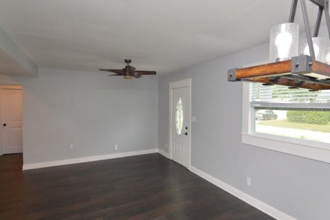 House in Tampa, Florida 3 bedrooms, 141.03 sq.m. № 1369632 - photo 12