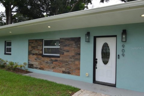 House in Tampa, Florida 3 bedrooms, 141.03 sq.m. № 1369632 - photo 2