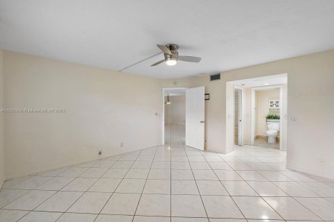 Copropriété à vendre à Pembroke Pines, Floride: 2 chambres, 140 m2 № 908980 - photo 4