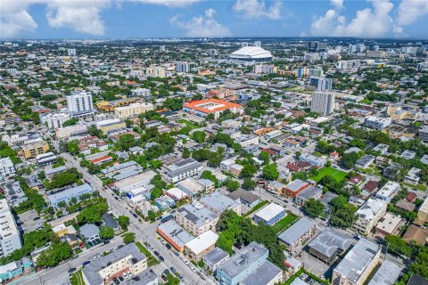 Commercial property in Miami, Florida № 1387869 - photo 22