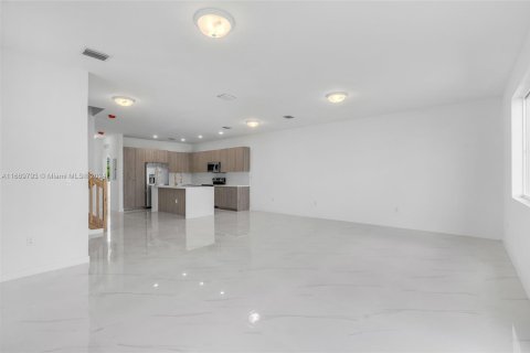 House in Miami, Florida 5 bedrooms № 1387918 - photo 8