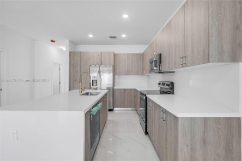 Casa en venta en Miami, Florida, 5 dormitorios № 1387918 - foto 6