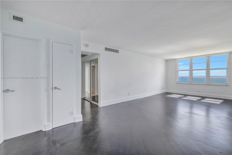 Condominio en venta en Miami Beach, Florida, 3 dormitorios, 191.38 m2 № 1330633 - foto 19