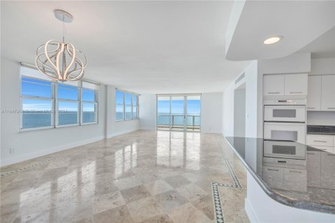 Condominio en venta en Miami Beach, Florida, 3 dormitorios, 191.38 m2 № 1330633 - foto 8