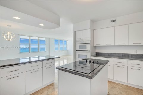 Condominio en venta en Miami Beach, Florida, 3 dormitorios, 191.38 m2 № 1330633 - foto 11