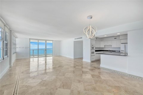 Condominio en venta en Miami Beach, Florida, 3 dormitorios, 191.38 m2 № 1330633 - foto 10