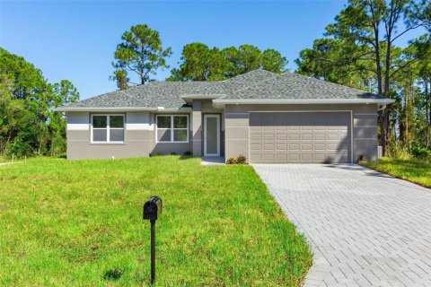 House in Lehigh Acres, Florida 3 bedrooms, 119.38 sq.m. № 1407171 - photo 1