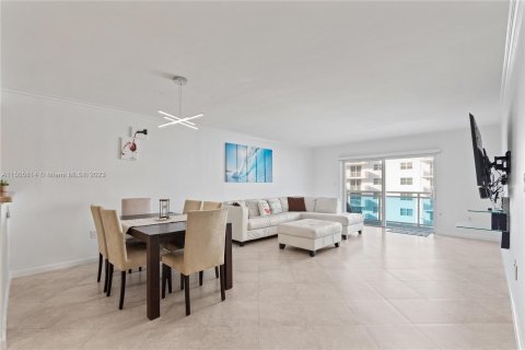 Condo in Hollywood, Florida, 2 bedrooms  № 920861 - photo 17