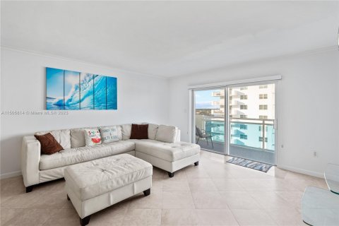 Condo in Hollywood, Florida, 2 bedrooms  № 920861 - photo 20