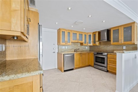 Condo in Hollywood, Florida, 2 bedrooms  № 920861 - photo 25