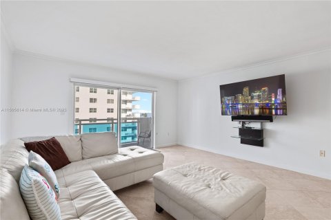 Condo in Hollywood, Florida, 2 bedrooms  № 920861 - photo 21