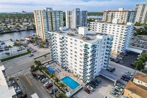 Condo in Hollywood, Florida, 2 bedrooms  № 920861 - photo 8