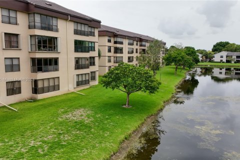 Condo in Coconut Creek, Florida, 2 bedrooms  № 1270116 - photo 26