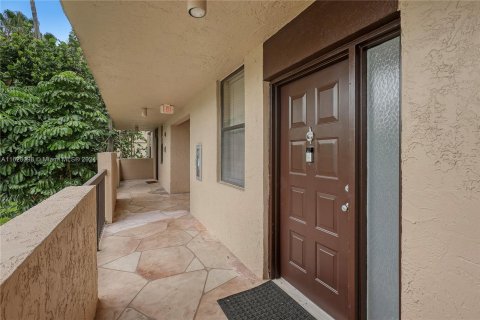 Condo in Coconut Creek, Florida, 2 bedrooms  № 1270116 - photo 2