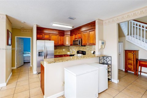 House in Miami, Florida 5 bedrooms, 215.44 sq.m. № 1270115 - photo 13