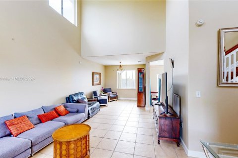 House in Miami, Florida 5 bedrooms, 215.44 sq.m. № 1270115 - photo 6