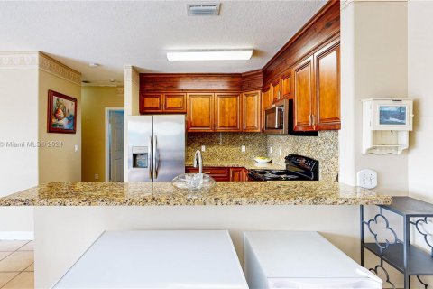 House in Miami, Florida 5 bedrooms, 215.44 sq.m. № 1270115 - photo 11