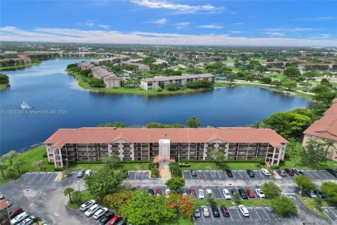 Copropriété à vendre à Pembroke Pines, Floride: 2 chambres, 142.42 m2 № 1270113 - photo 3