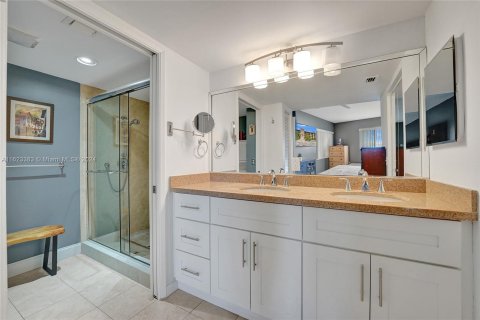 Copropriété à vendre à Pembroke Pines, Floride: 2 chambres, 142.42 m2 № 1270113 - photo 24