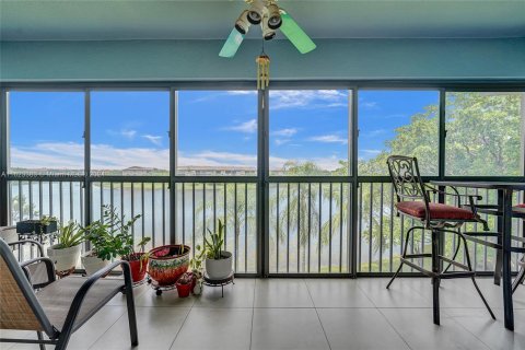 Copropriété à vendre à Pembroke Pines, Floride: 2 chambres, 142.42 m2 № 1270113 - photo 30