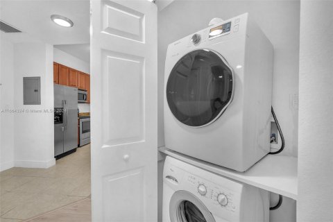 Condo in Aventura, Florida, 1 bedroom  № 1375931 - photo 22