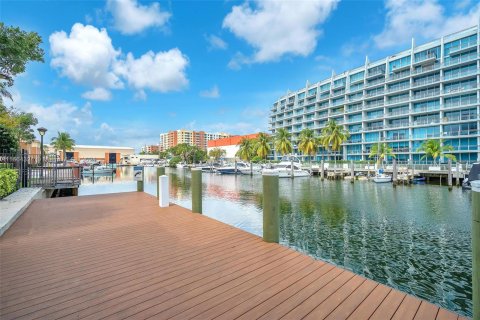 Condo in Aventura, Florida, 1 bedroom  № 1375931 - photo 30