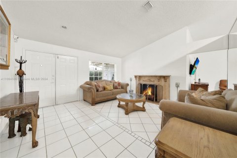 Villa ou maison à vendre à Miami, Floride: 4 chambres, 166.48 m2 № 1375988 - photo 21