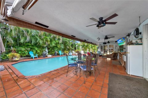 House in Miami, Florida 4 bedrooms, 166.48 sq.m. № 1375988 - photo 14